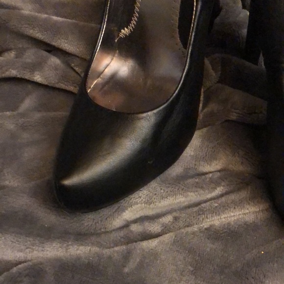 Black high heels 4 inch. Patten leather look. Like new - Picture 5 of 8